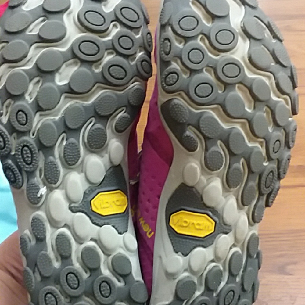New Balance MINIMUS Women's Shoes, Size 7.5, Magenta EUC - Picture 7 of 7